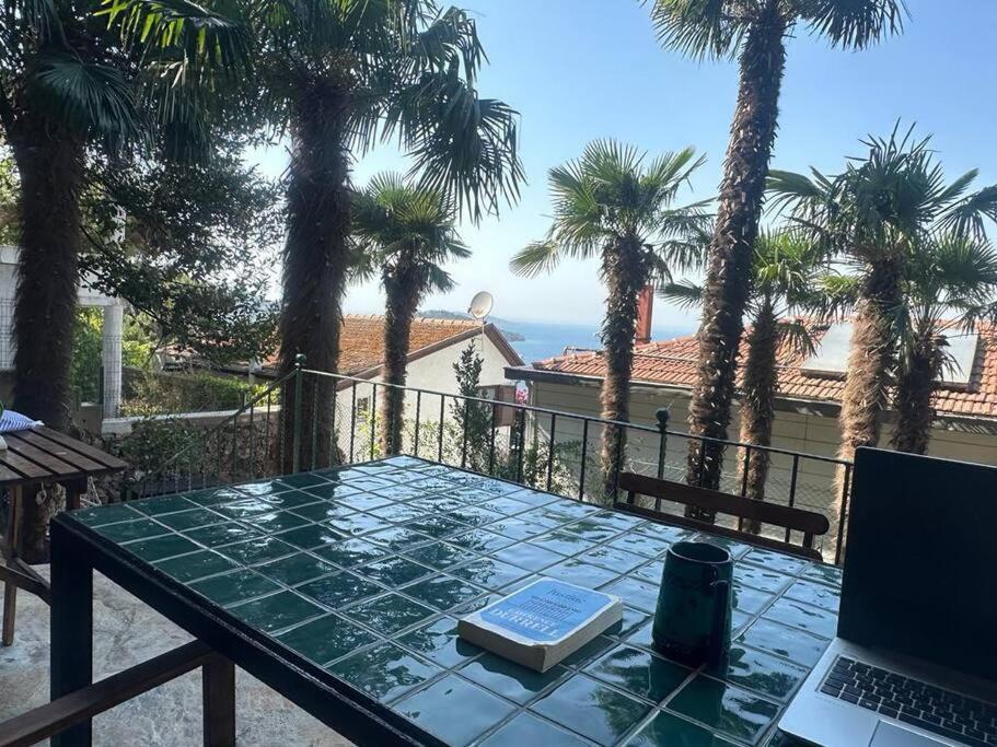 Apartamento Bueyuekada Al Koesk Adalar Exterior foto