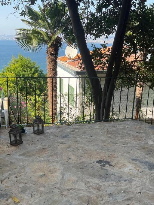 Apartamento Bueyuekada Al Koesk Adalar Exterior foto