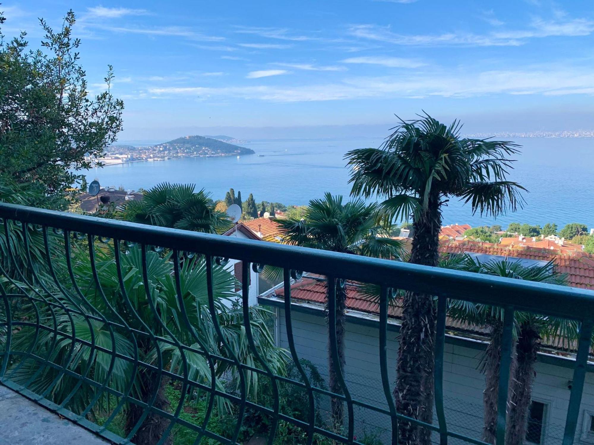 Apartamento Bueyuekada Al Koesk Adalar Exterior foto