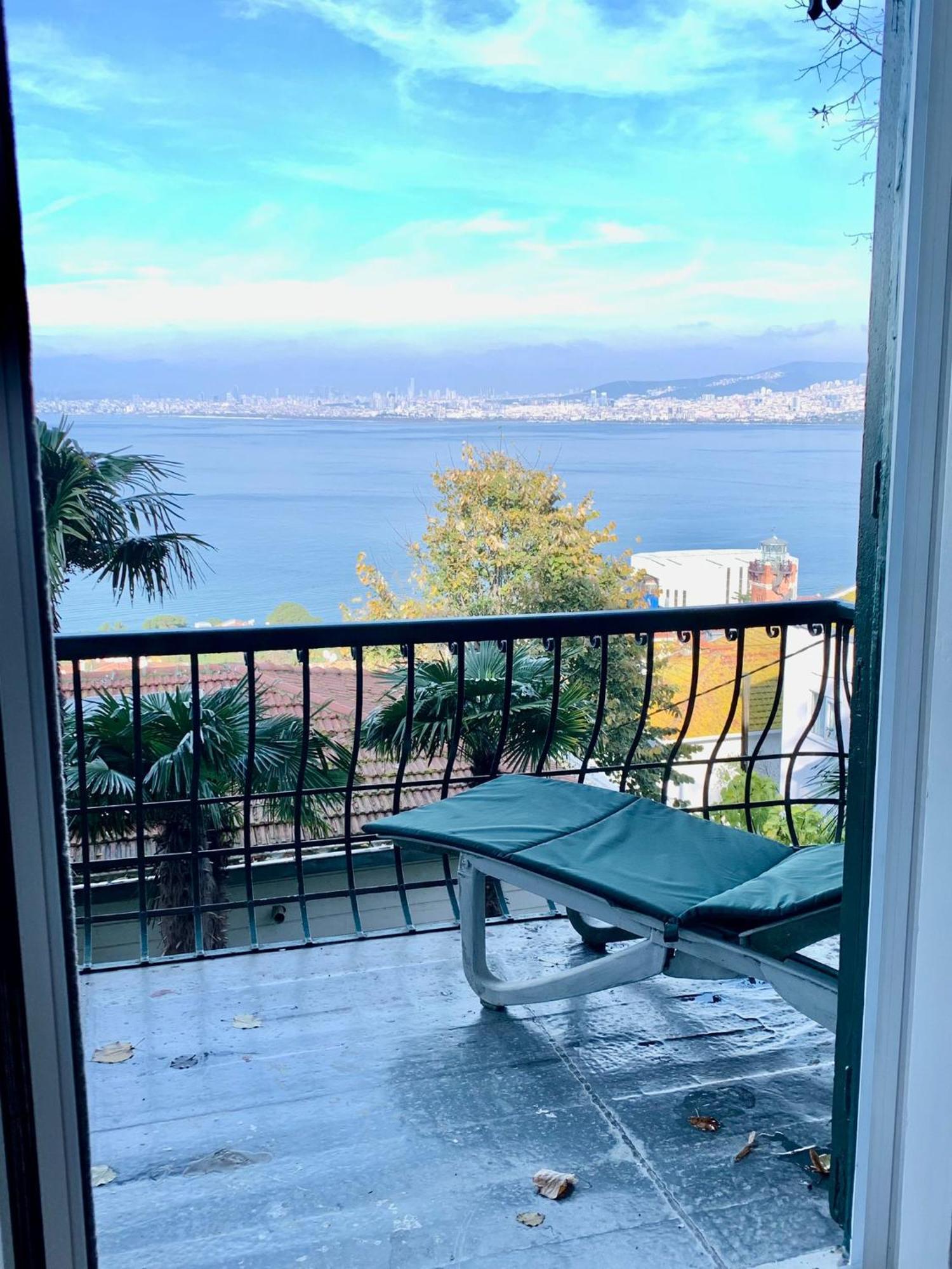 Apartamento Bueyuekada Al Koesk Adalar Exterior foto
